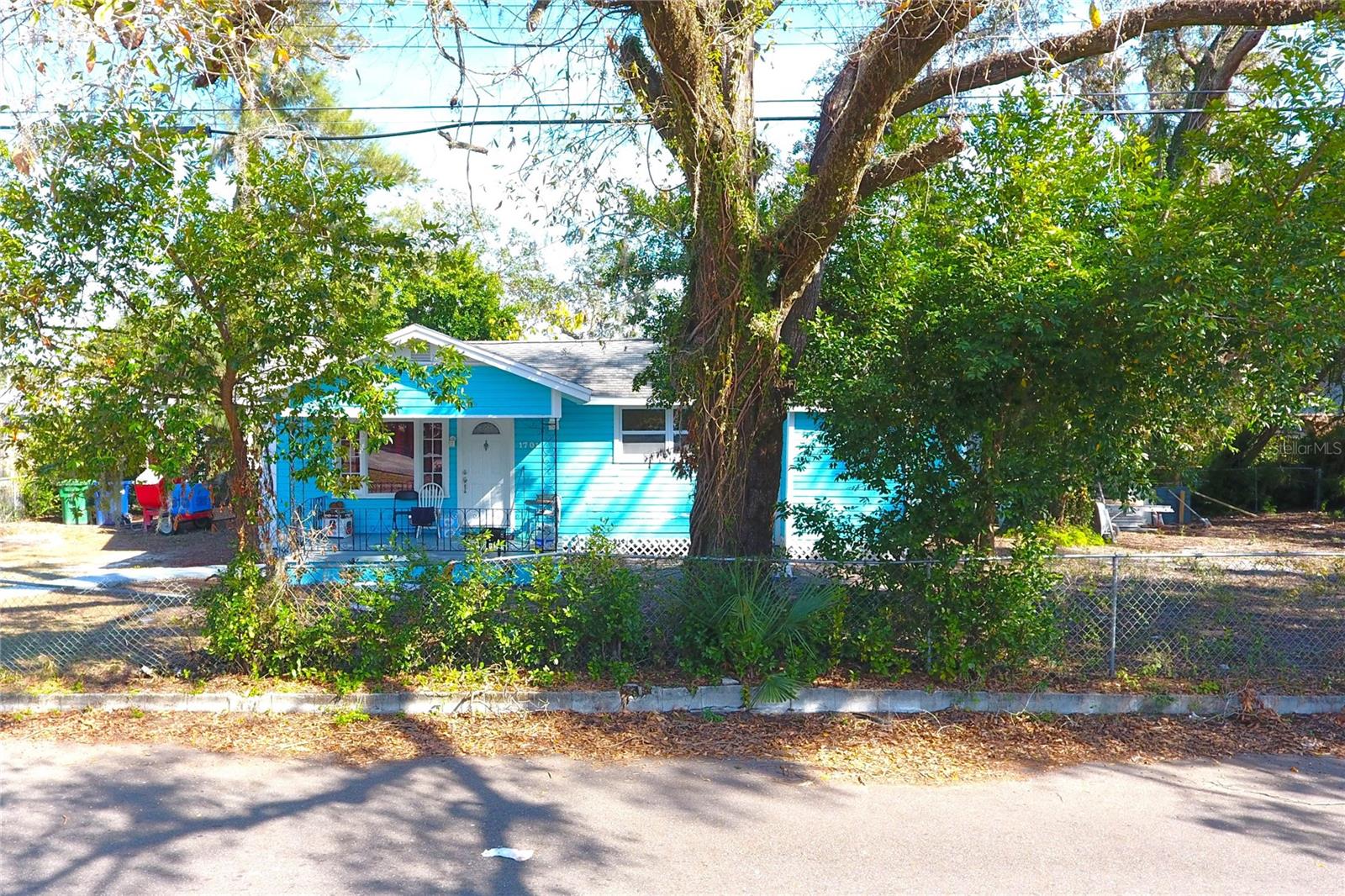 FRONT HOUSE