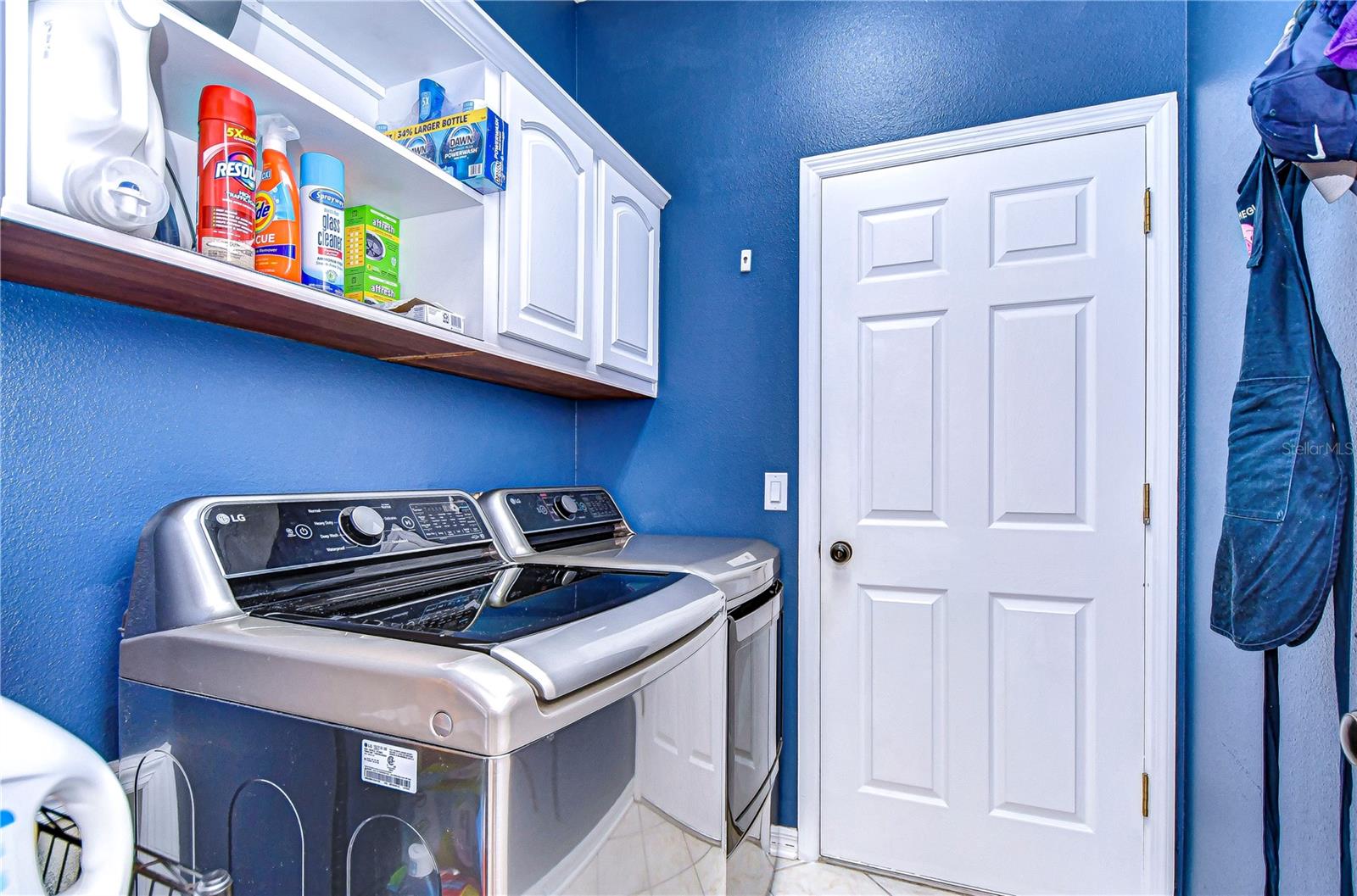 Say goodbye to laundry day blues in this smartly designed space.