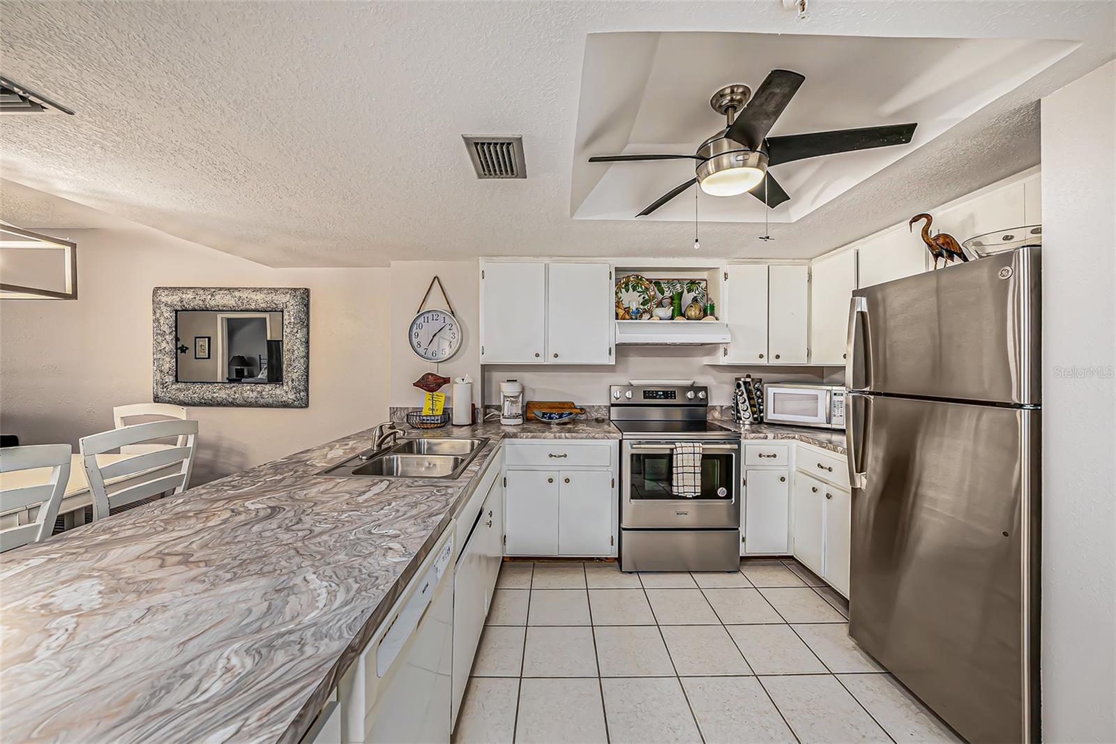 12924 Gulf Blvd #110, Madeira Beach FL 33708 - Sandy Shores Kitchen