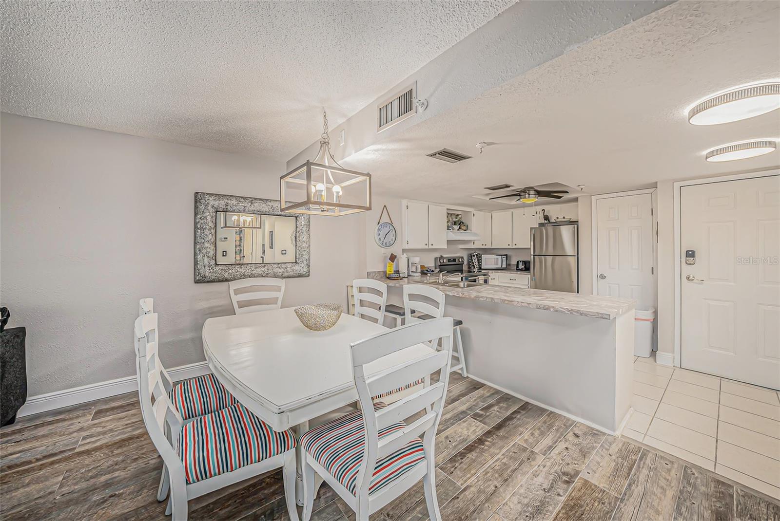 12924 Gulf Blvd #110, Madeira Beach FL 33708 - Sandy Shores Unit 110 Dining Area