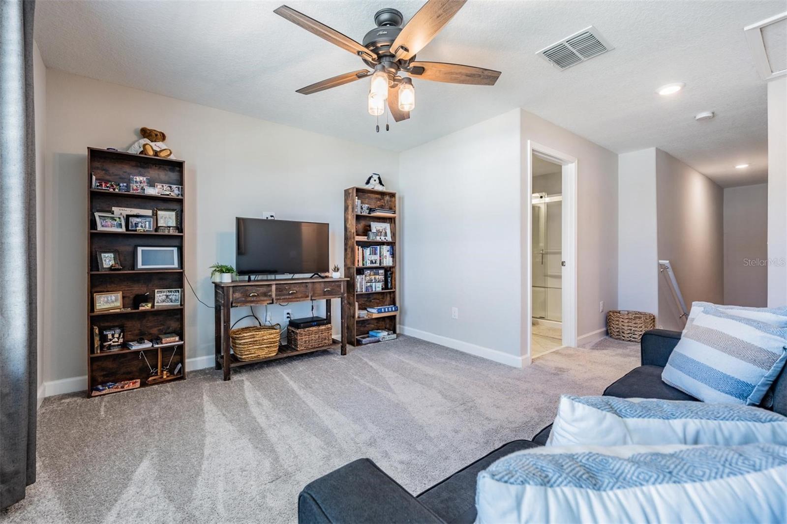 2nd living area upstairs