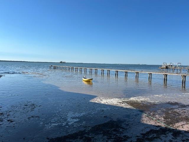 Intercoastal water view off Victory Drive facing Caladesi/Honeymoon Island Beaches.