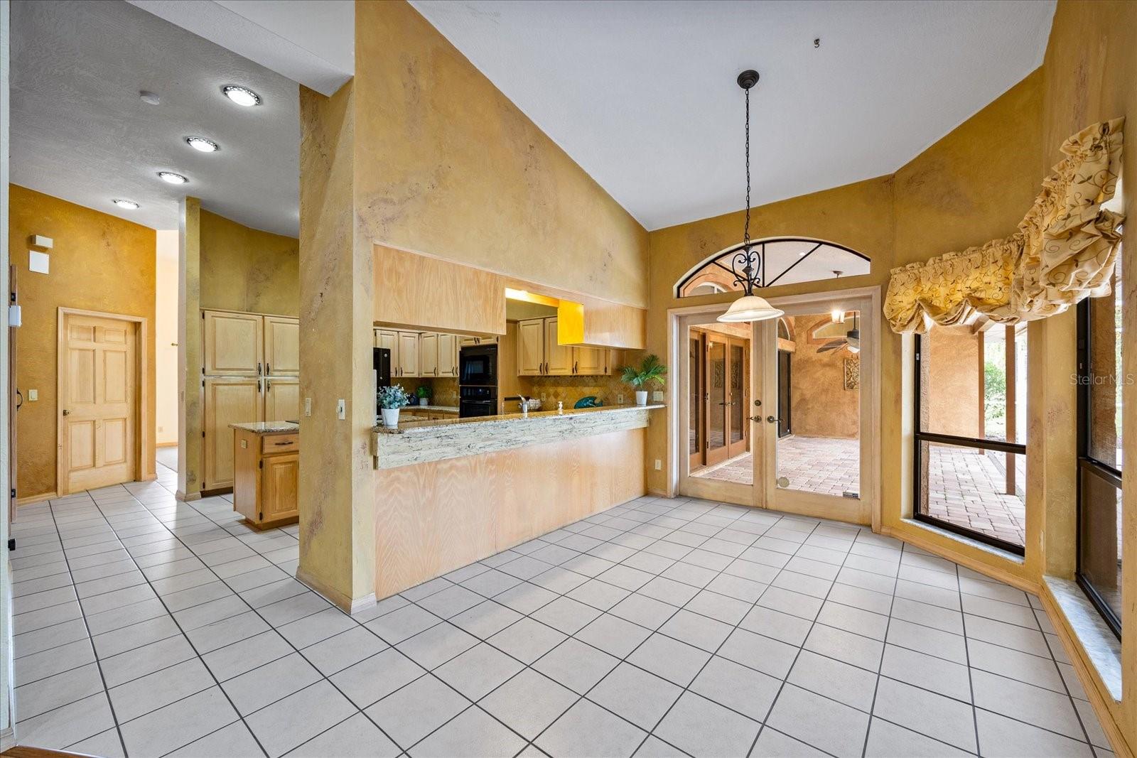 Breakfast Bar Dining Area