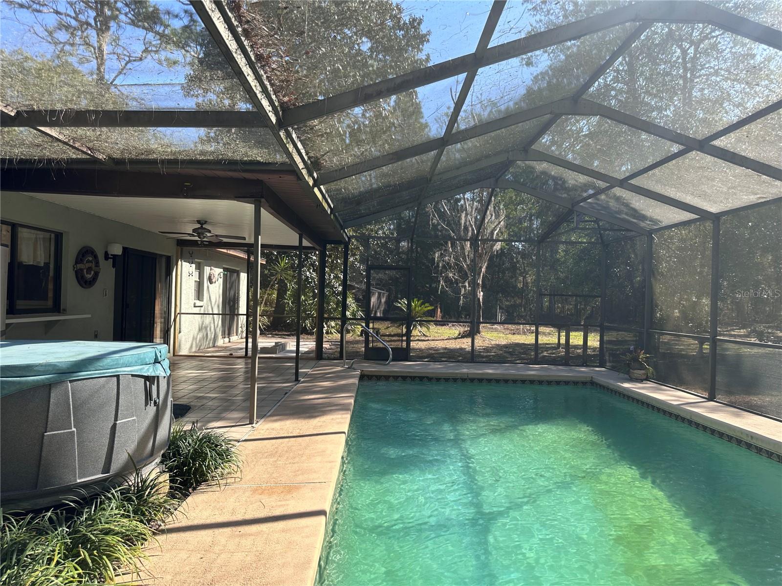 Screened enclosed Pool W/spa