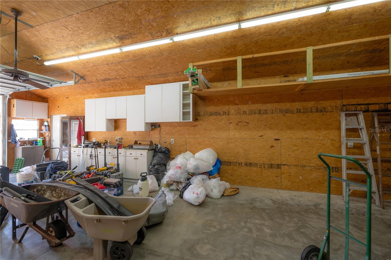 Shelves & Cabinets stay
