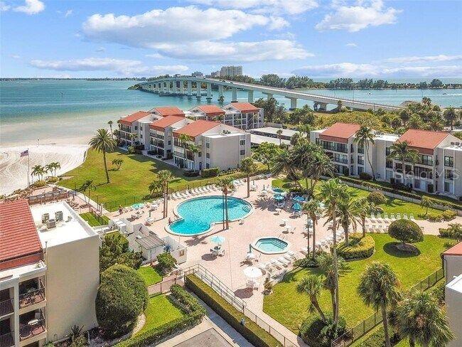 Pool and access to Private Beach