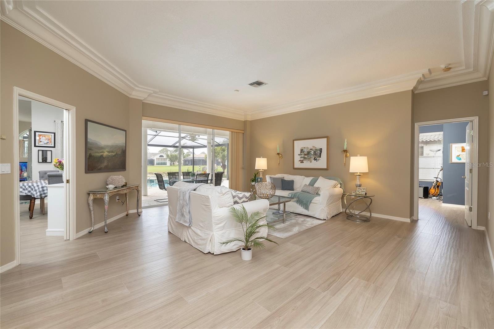 Formal living with porcelain tile and crown molding