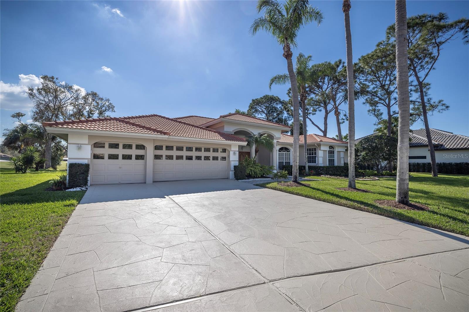 Beautiful Driveway coated and sealed