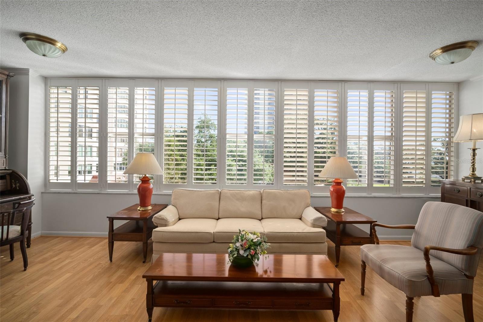 WALL OF GLASS WASHES THE LARGE LIVING ROOM WITH LIGHT