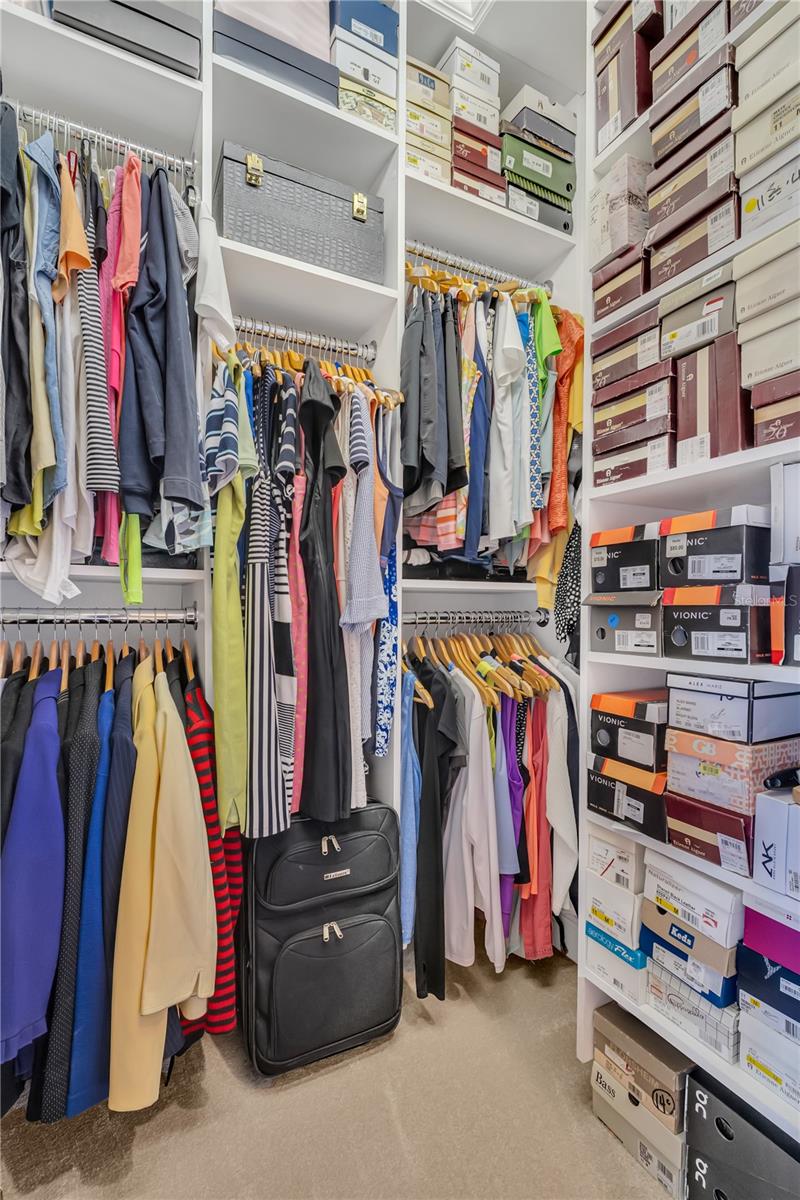 2 spacious walk in closets for the main bedroom.