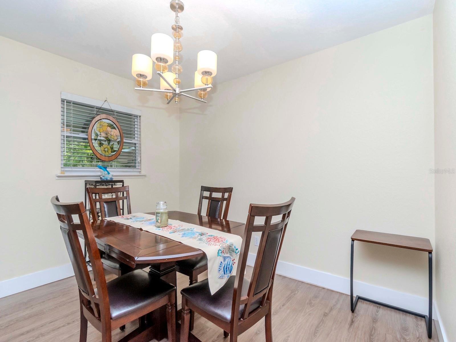 FORMAL DINING AREA