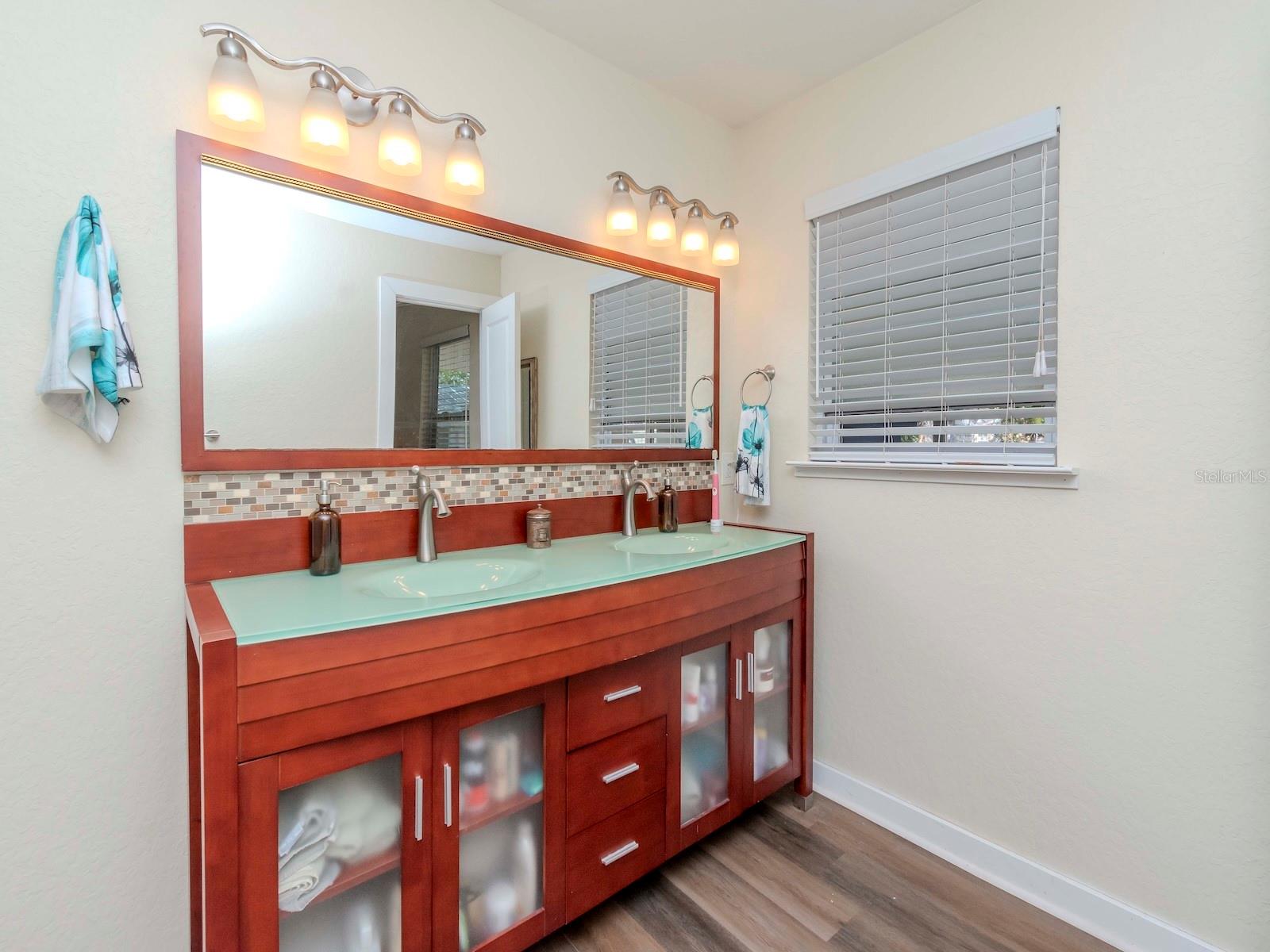 MASTER BATH WITH DOUBLE