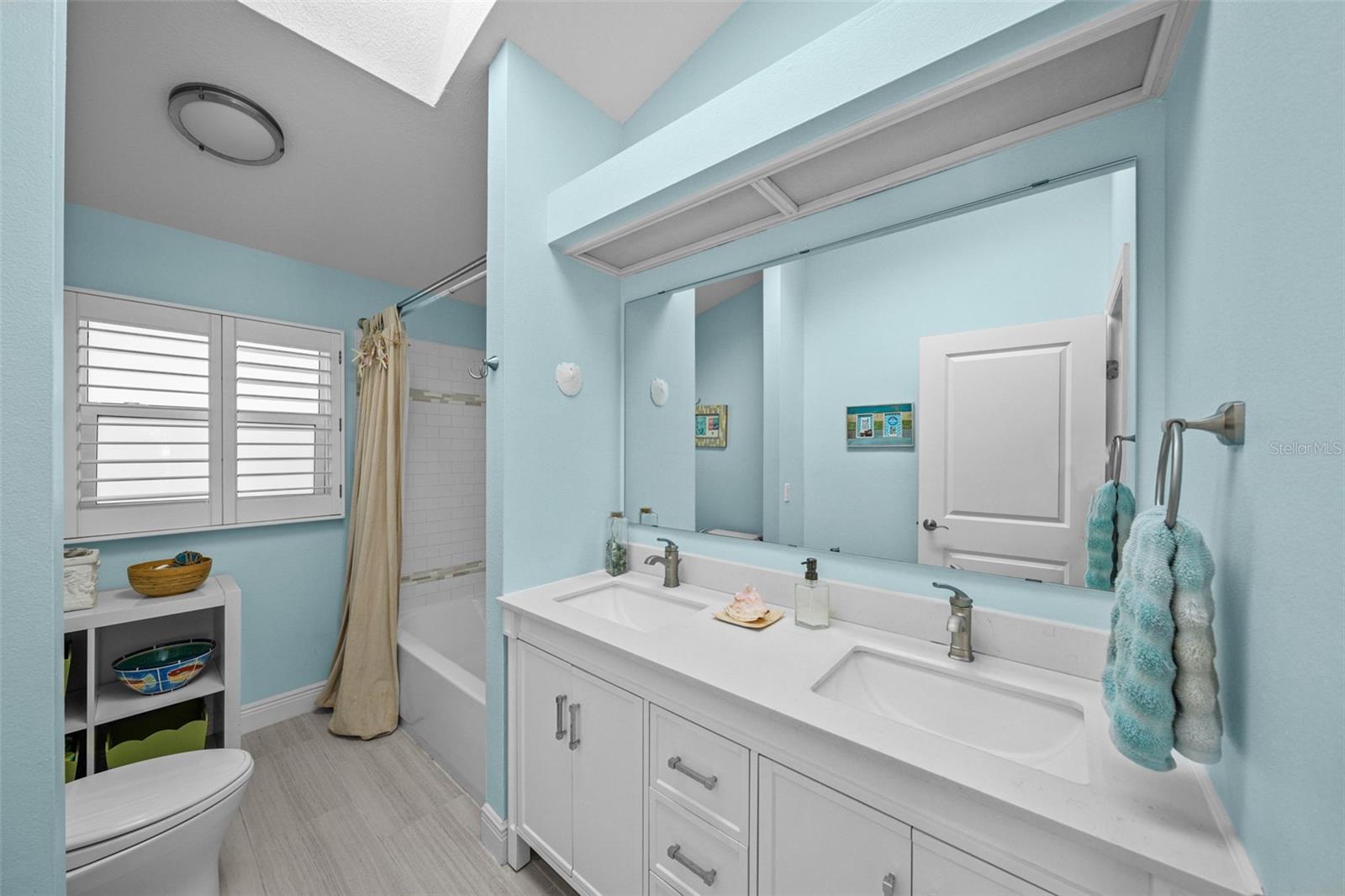 Hall Bath with Double Vanity and Tub/Shower