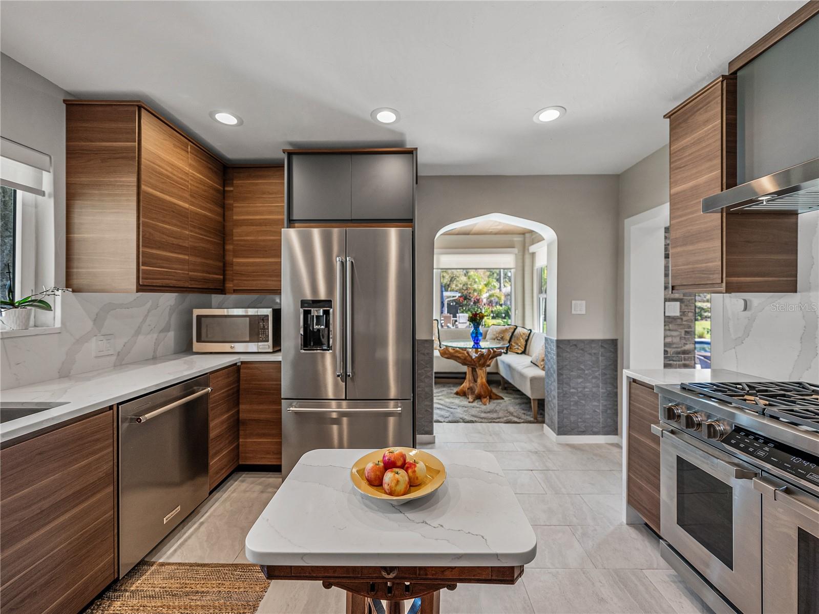 Looking toward the breakfast nook from the kitchen.