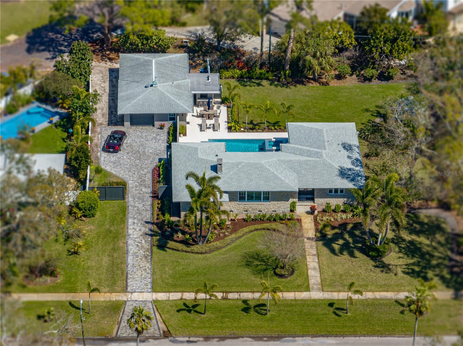 Aerial view of 524 Park Street S.