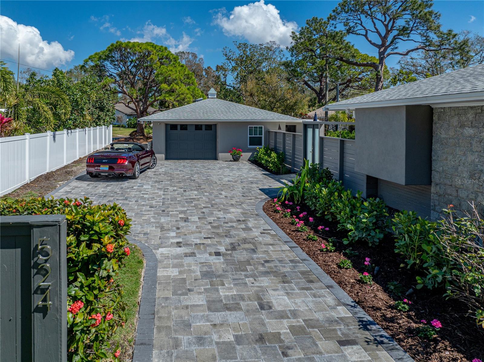 Gorgeous driveway.