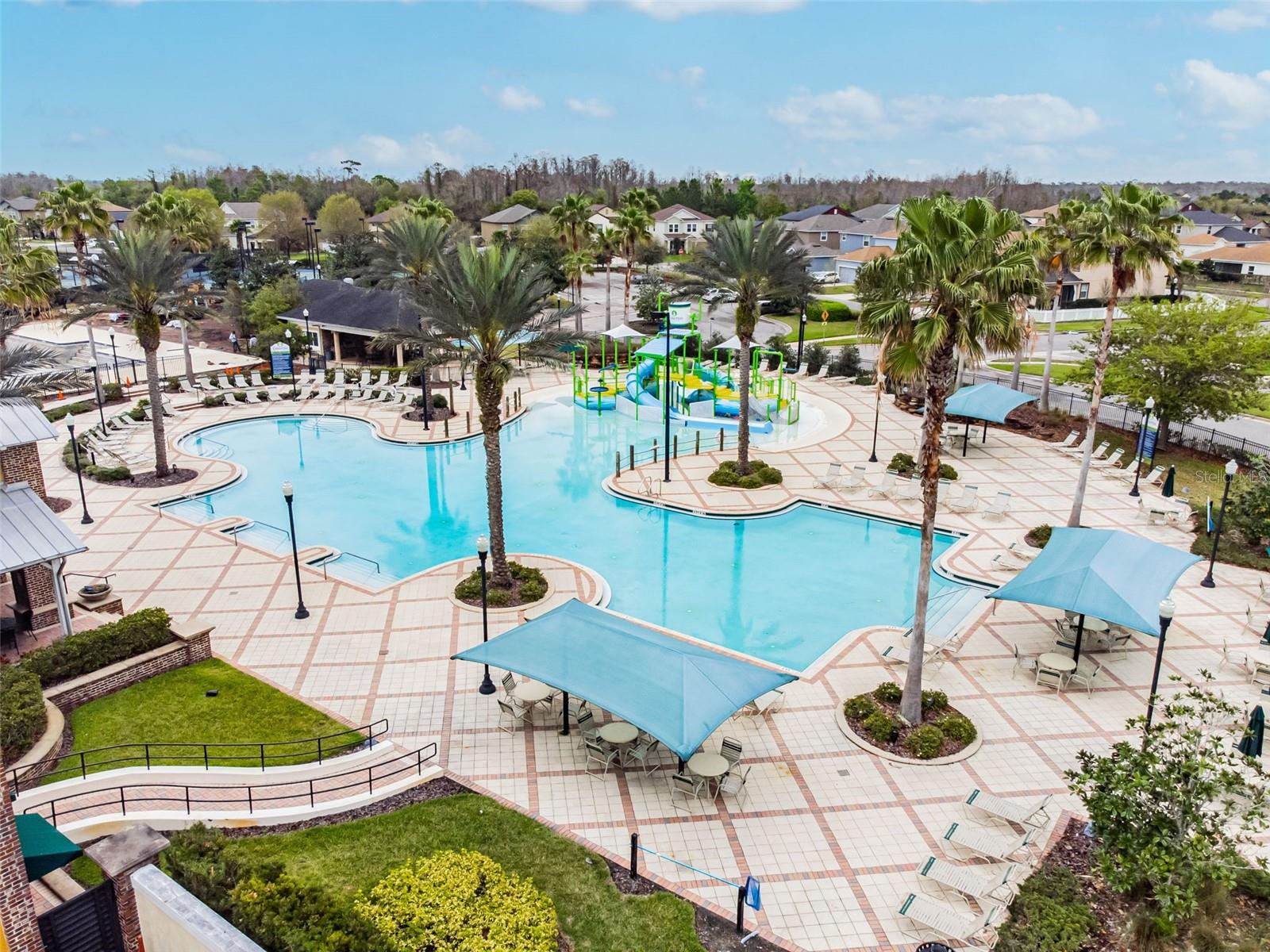 LARGE RESORT STYLE POOL