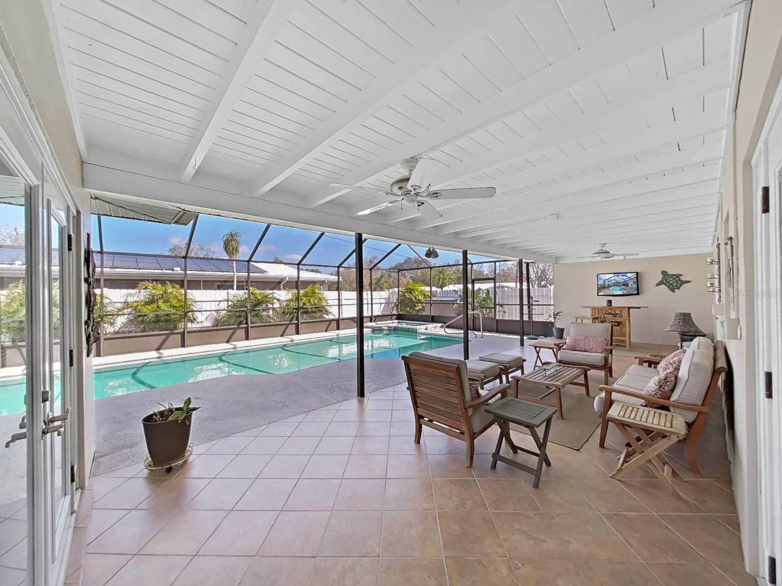 Enclosed pool & lanai