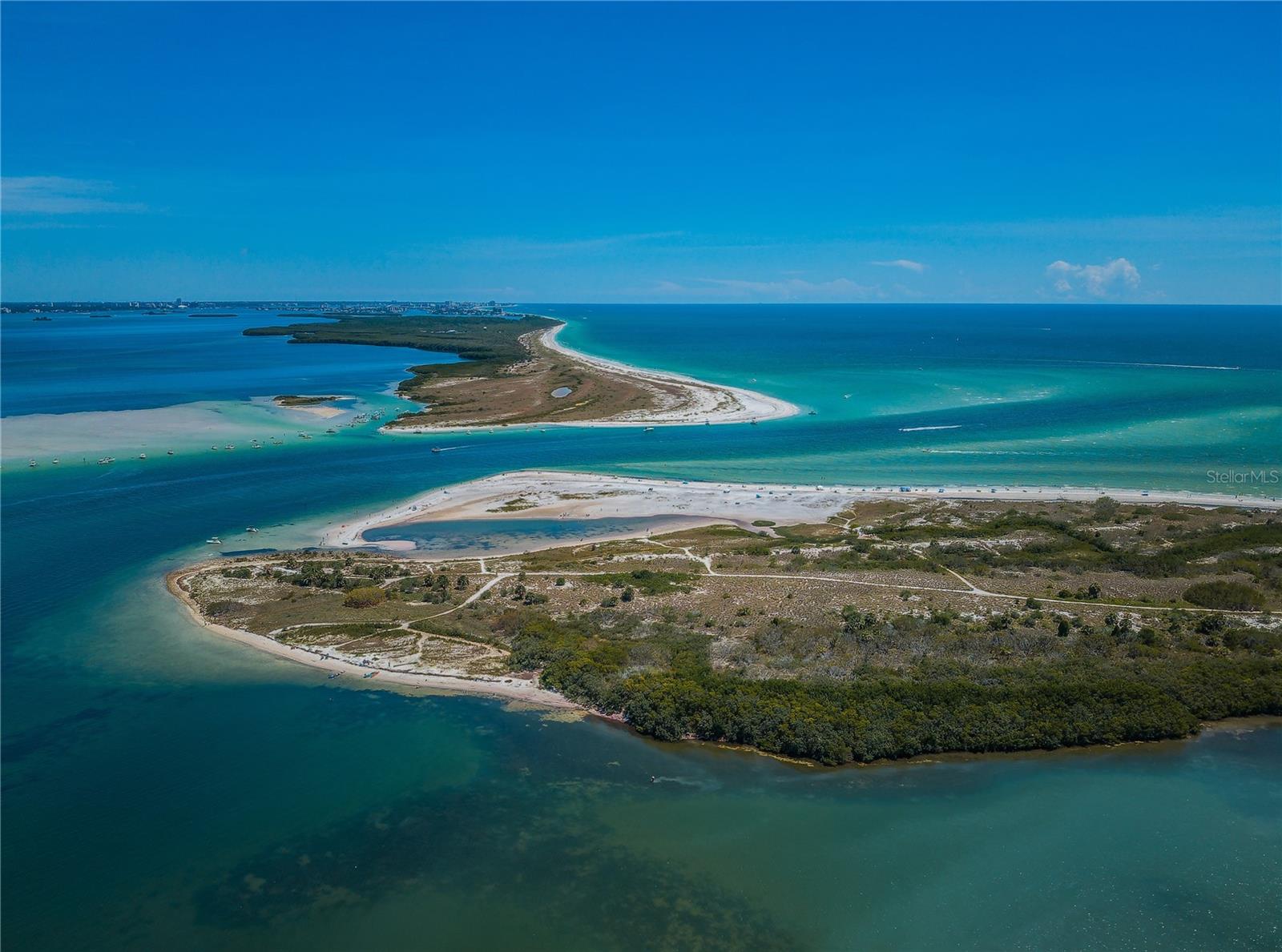 Another picture of Honeymoon, at the bottom, and Caladesi at the top.  Boats travel thru the pass all the time to go out to the Gulf of Mexico!  DON'T MISS SEEING THIS ON YOUR TRIP TO DUNEDIN!!