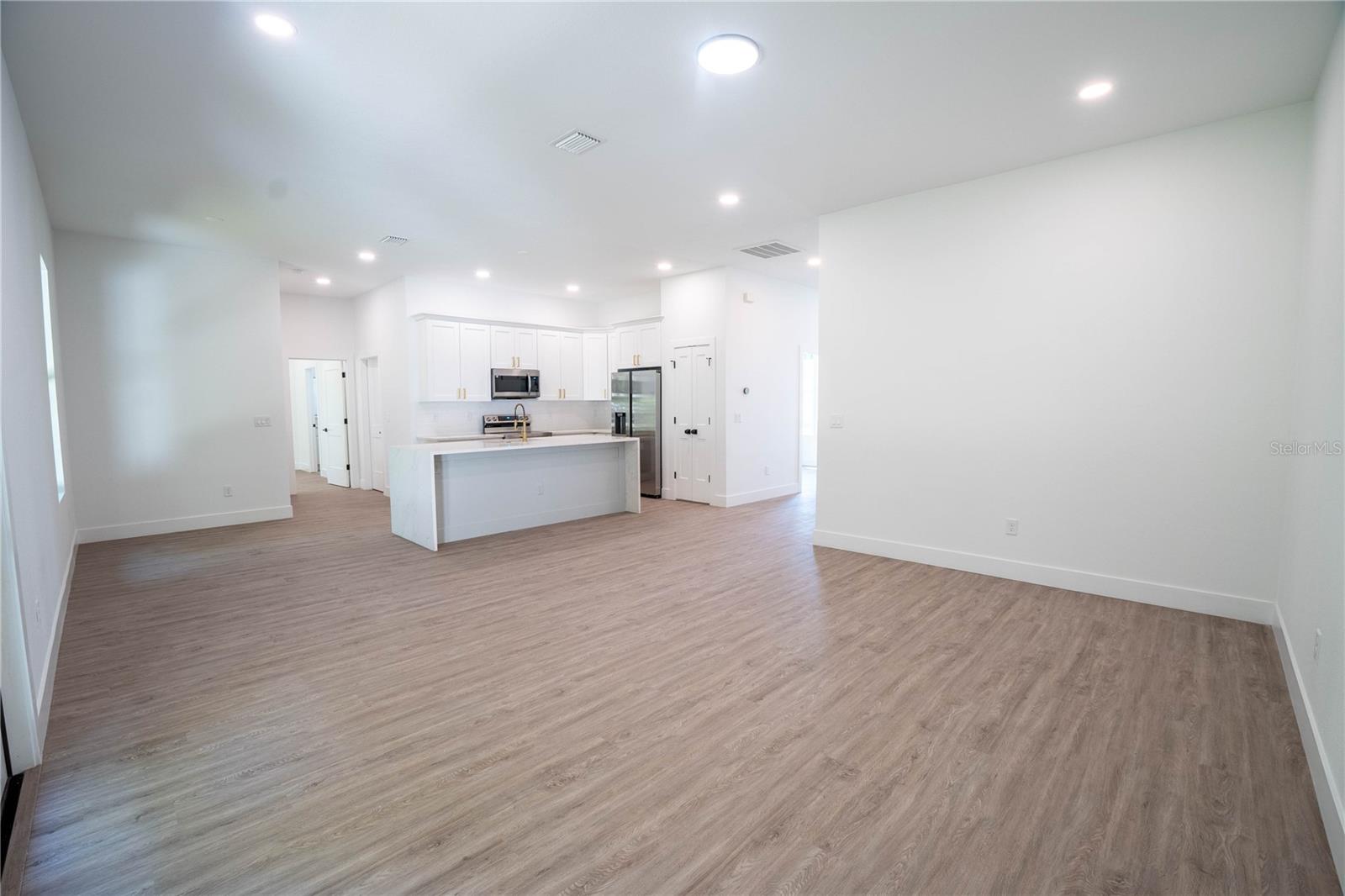 Kitchen & Livingroom