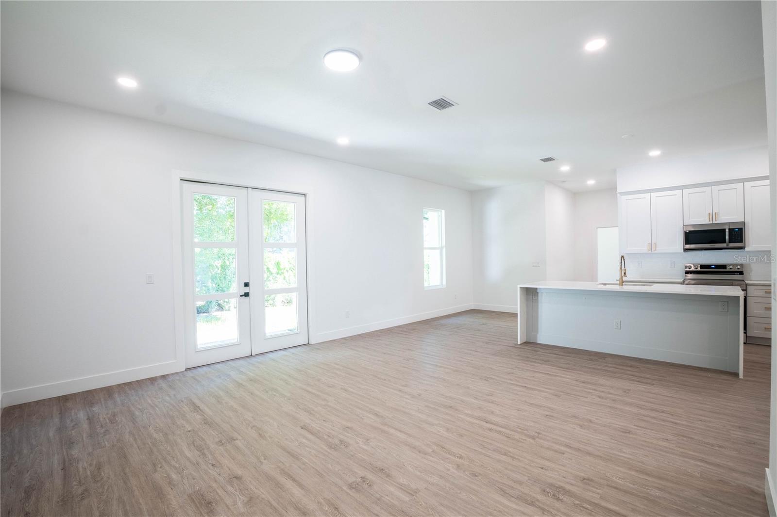 Kitchen & Livingroom
