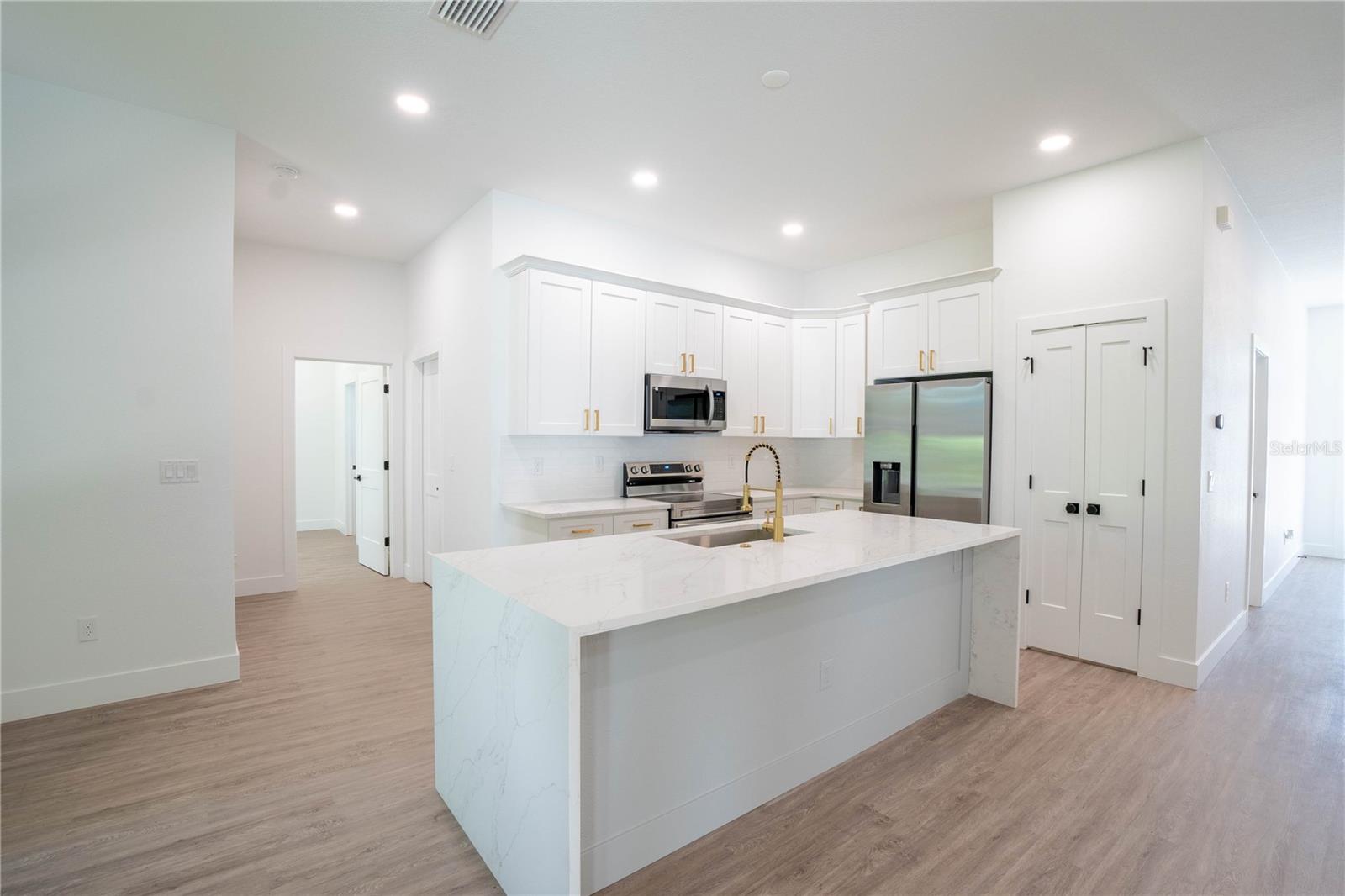 Kitchen & Livingroom
