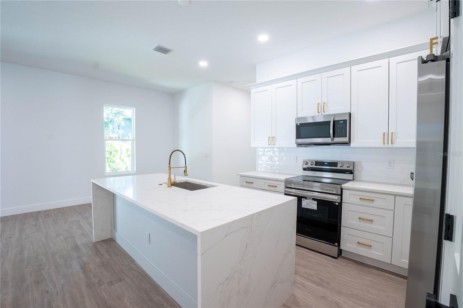 Kitchen & Livingroom