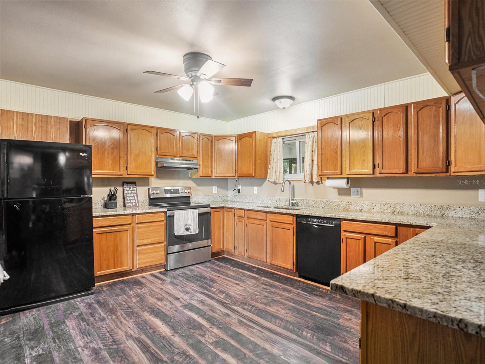 Kitchen with Granet Countertops.