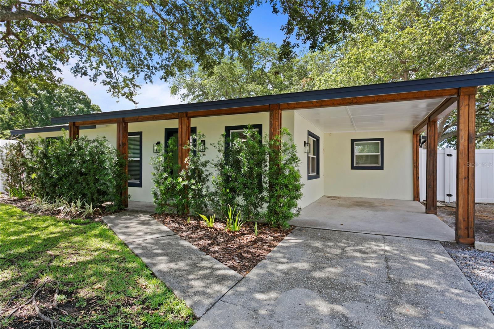 Carport and vinyl privacy fence