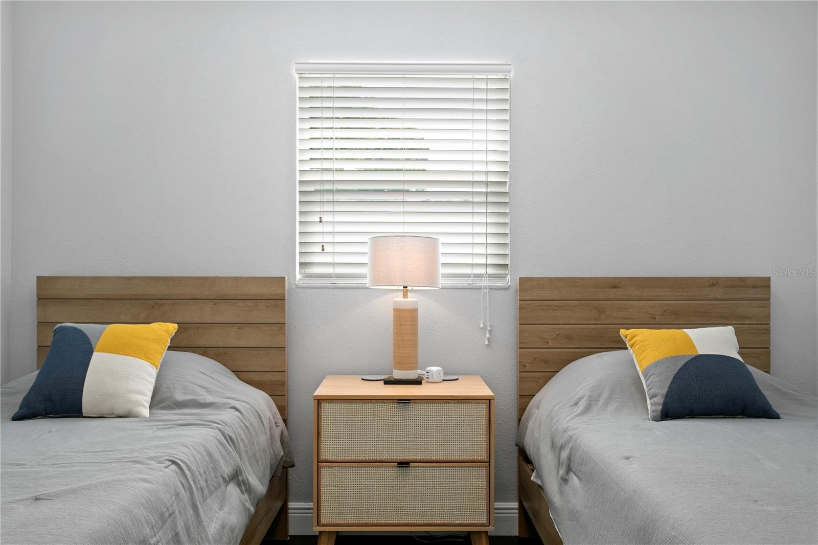 Bedroom 3 with 2 twin beds