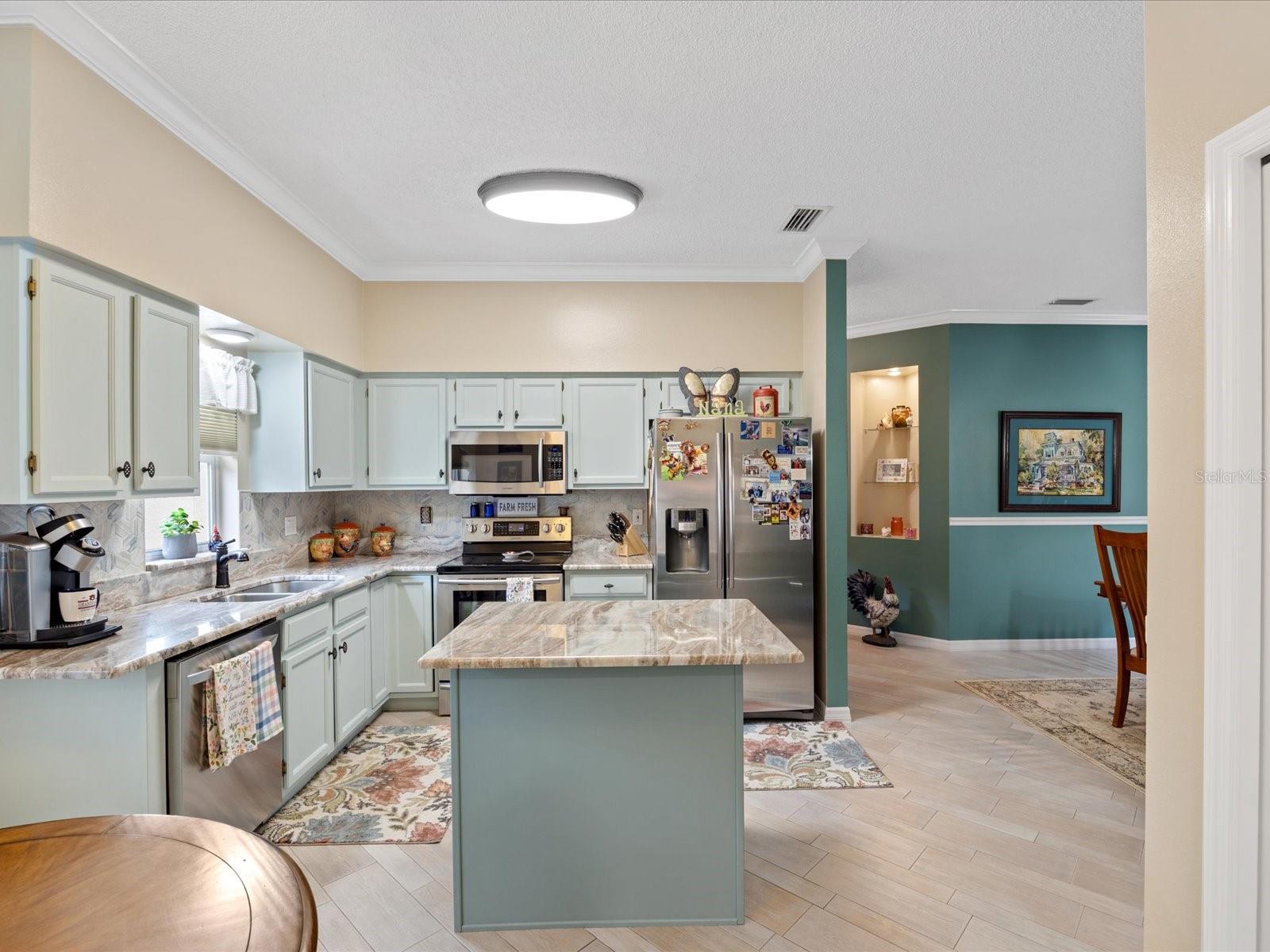 Kitchen Island with breakfast bar