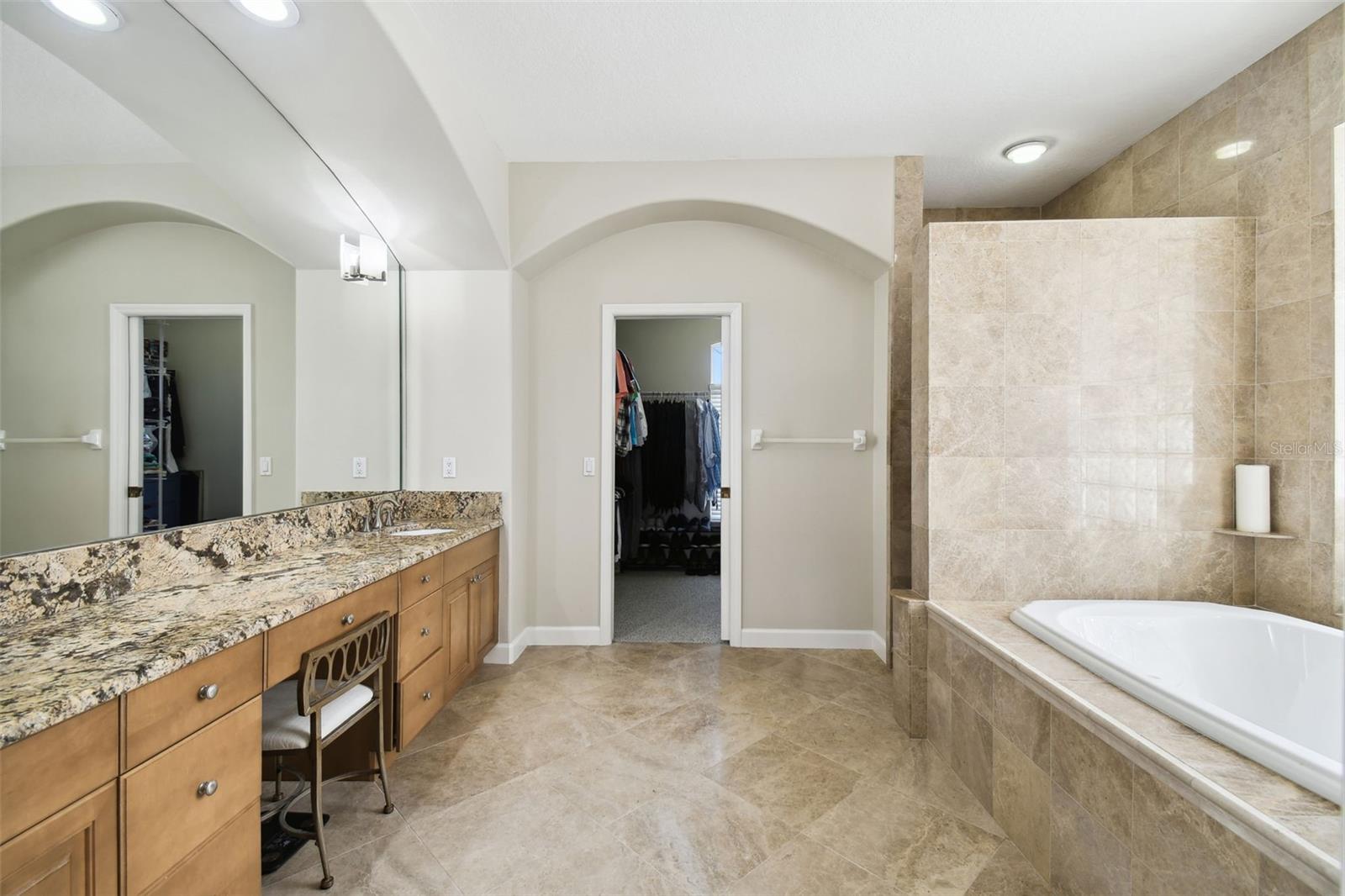 Double sinks with granite countertops