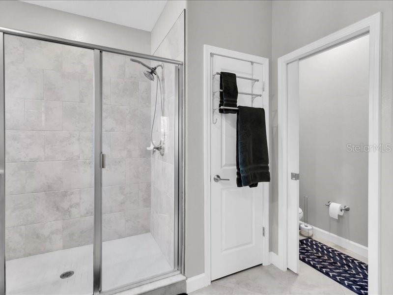 Shower, linen closet, WC