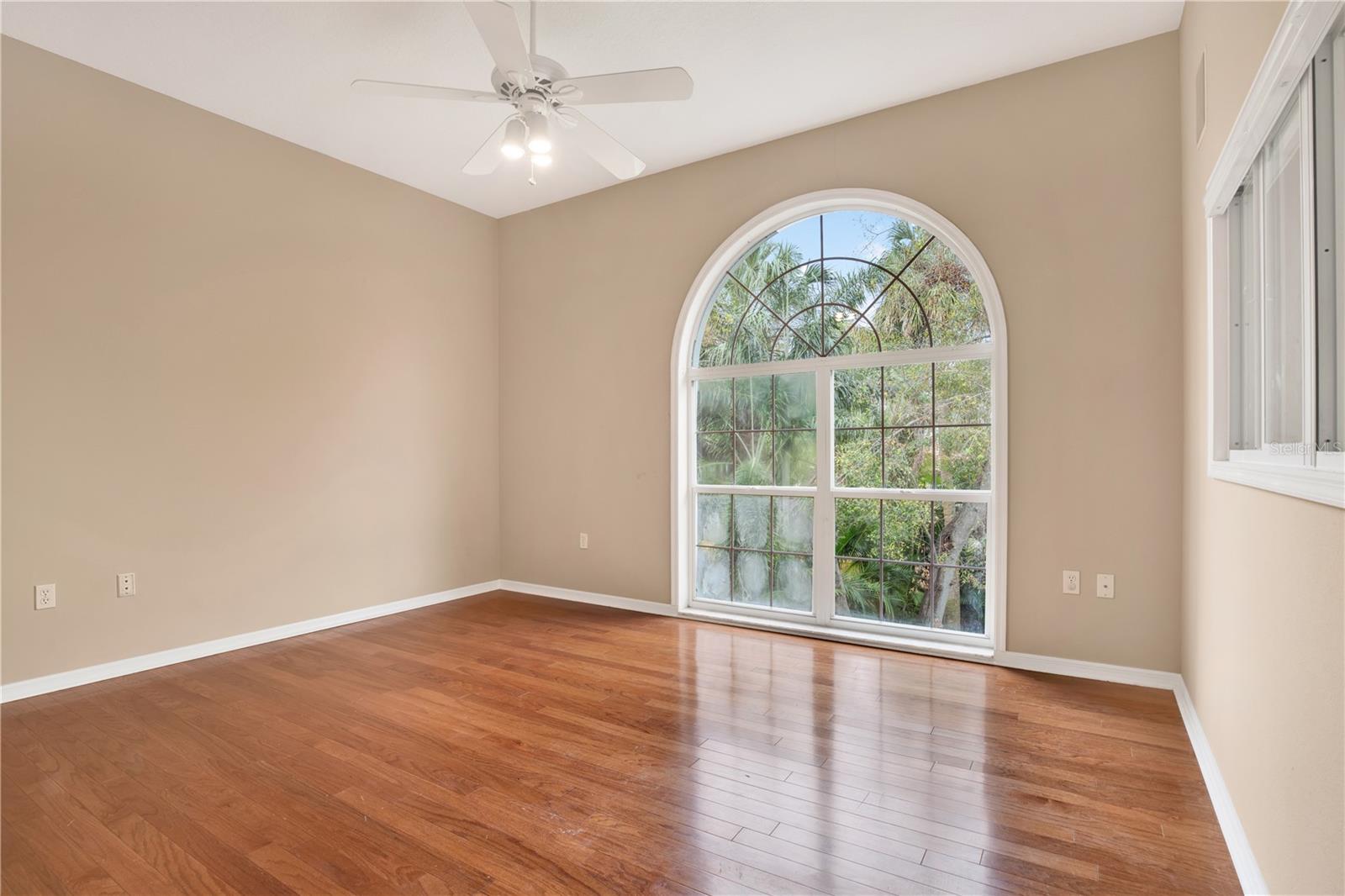 Upstairs bedroom w/ ensuite