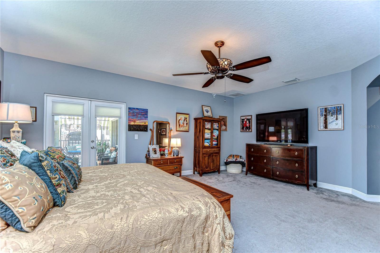 Ample natural beams through the stunning French doors that lead to the balcony.