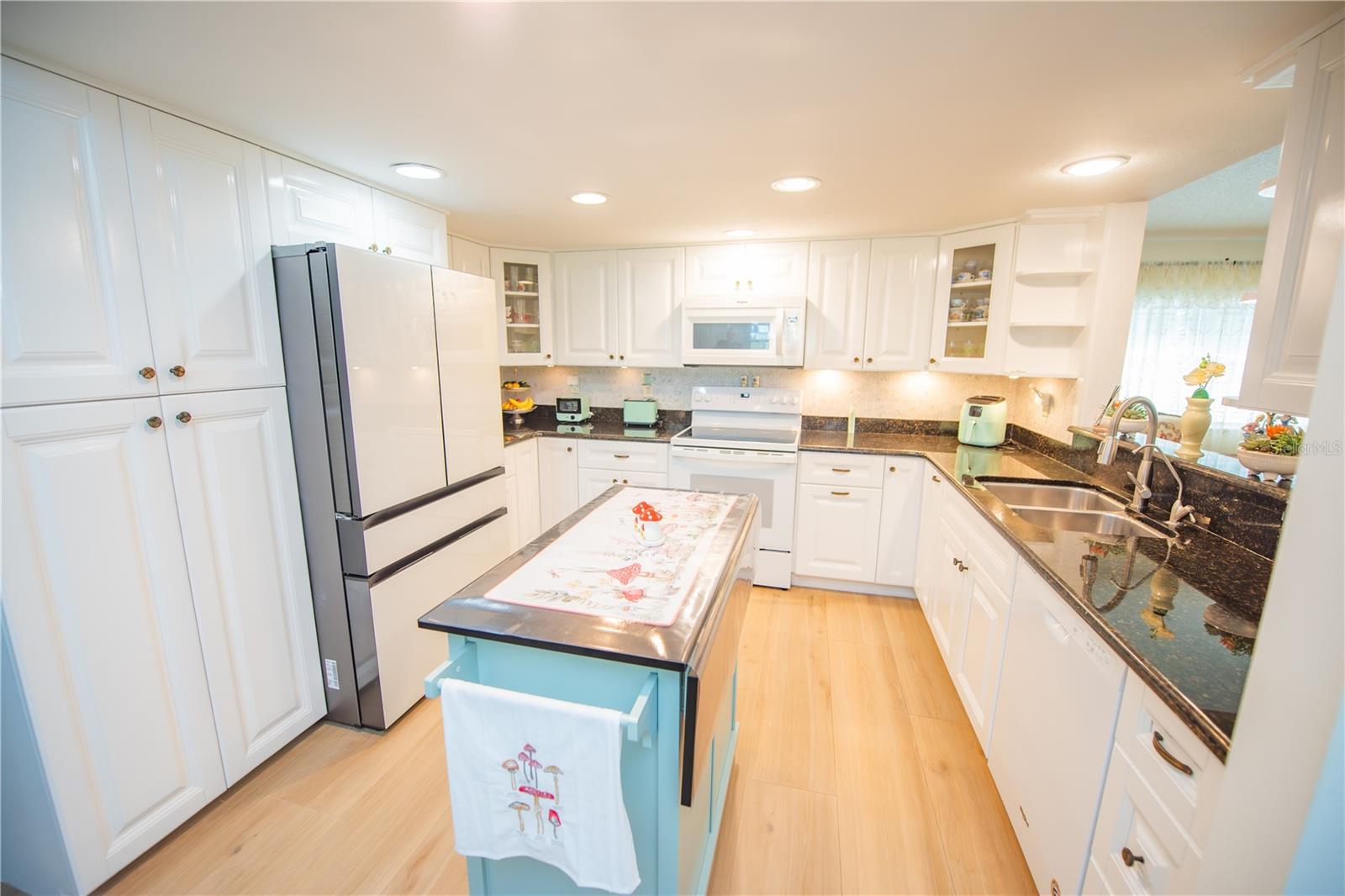 KITCHEN ISLAND FOR GOURMET COOKING AND LARGE PANTRY CABINETS