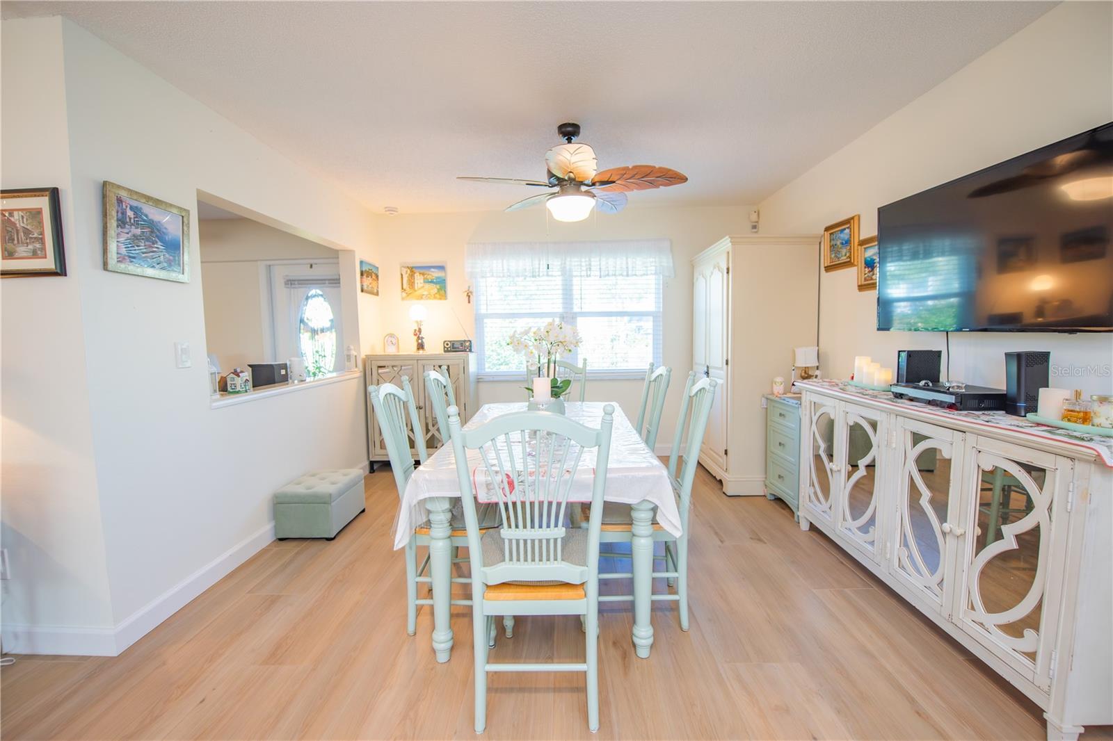 SPACIOUS EAT-IN KITCHEN WITH PASS-THROUGH TO THE DEN.