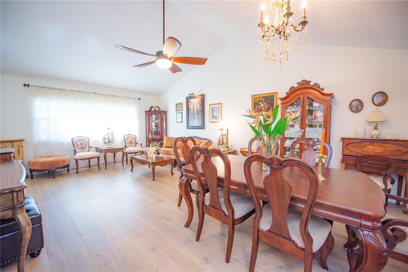 NICE DINING AREA (CHANDELIER WILL BE REPLACED)