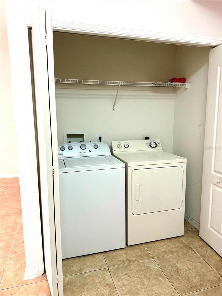 Laundry Closet with Washer & Dryer