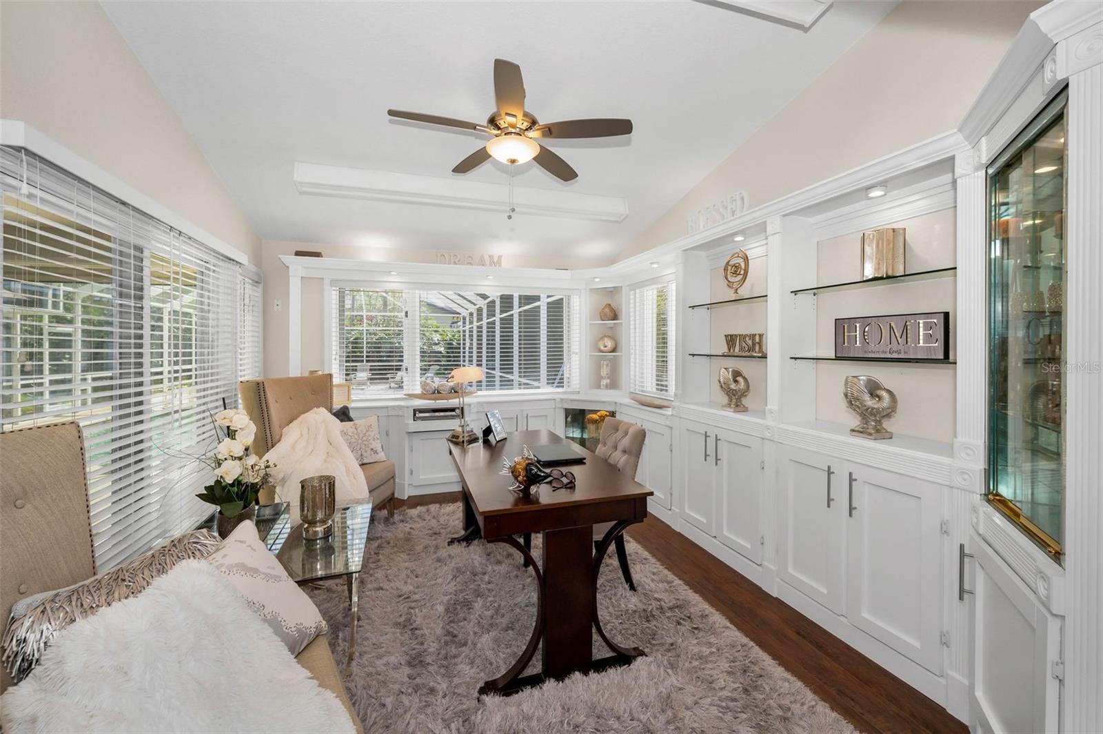 Master Bedroom Sitting area/Office