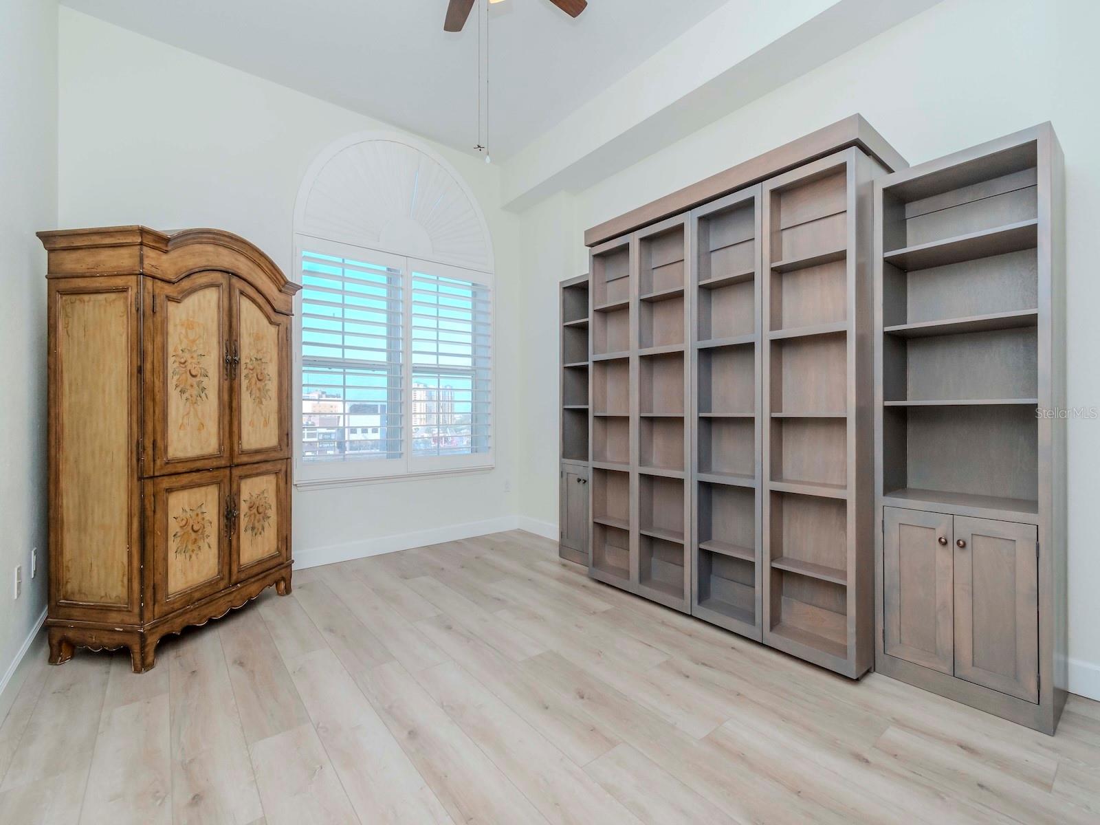 Second Bedroom with Trundle Bed/shelving