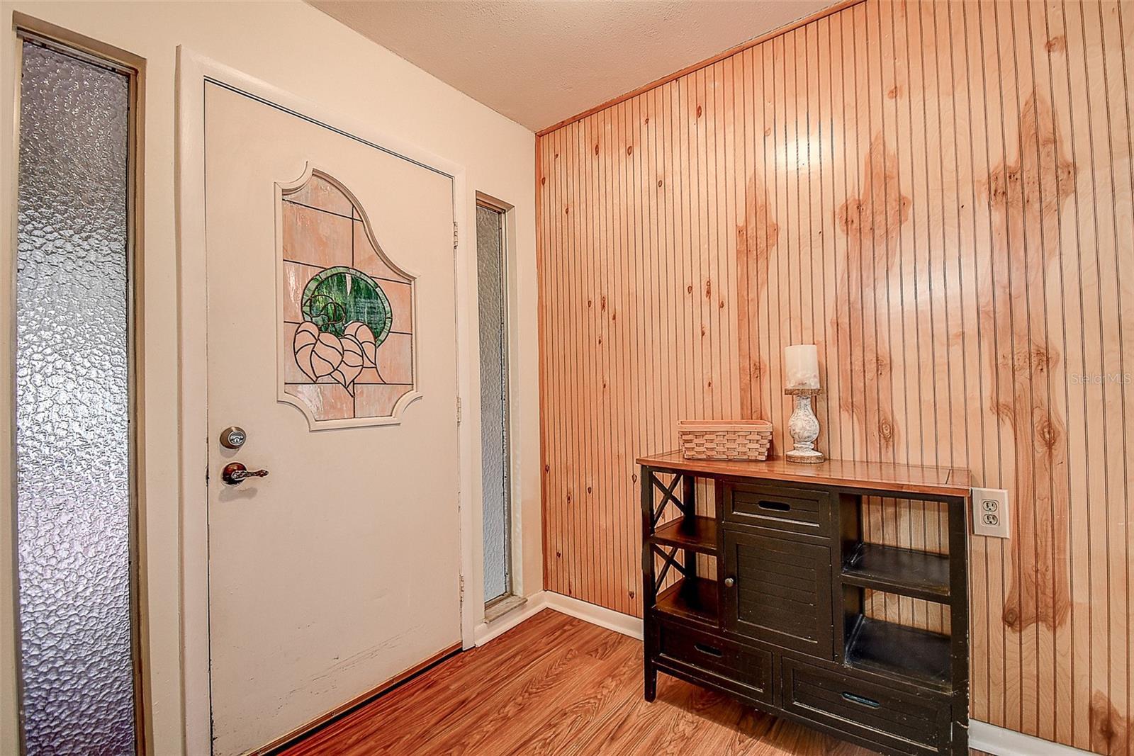 Entry/Foyer.