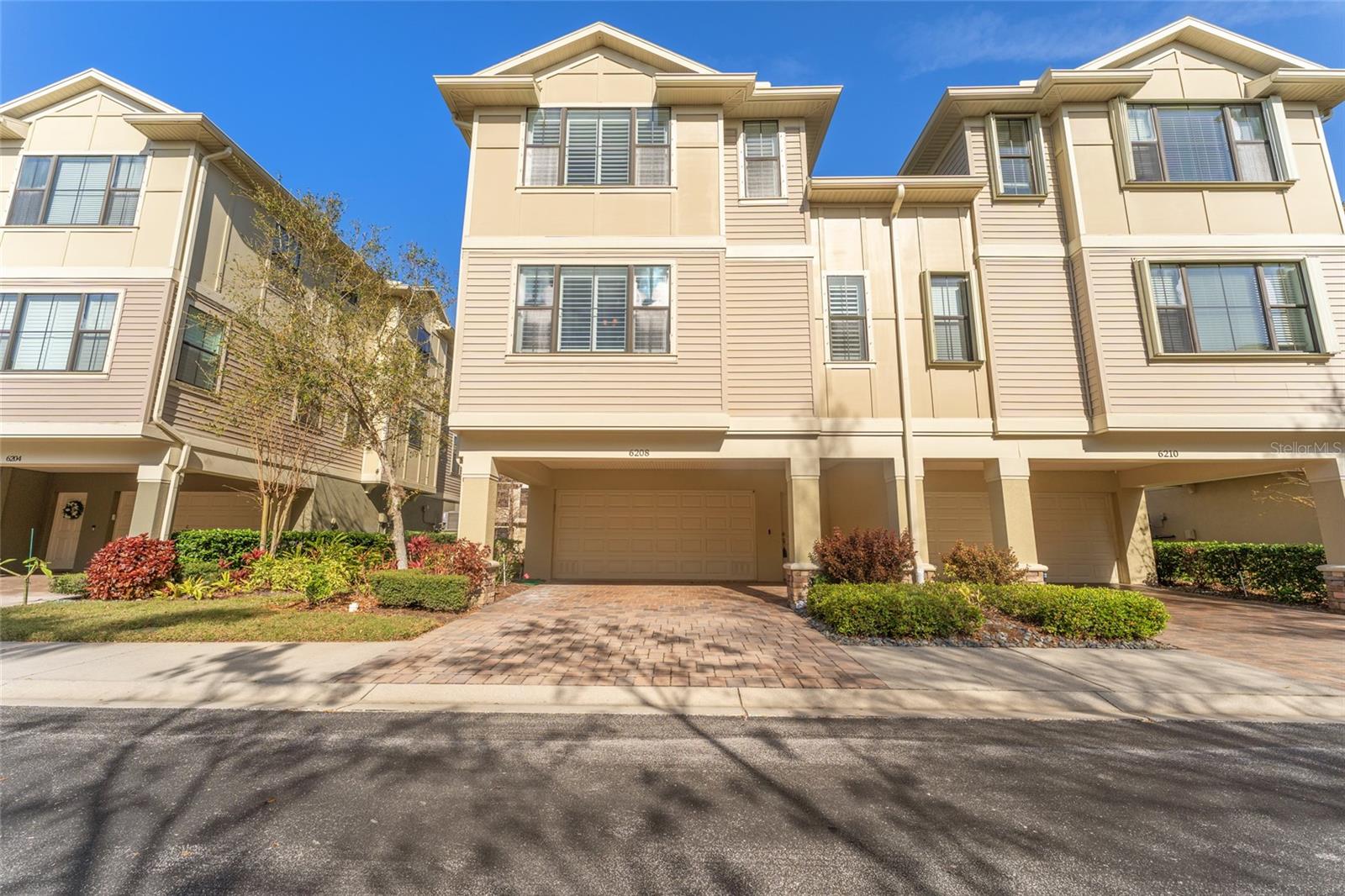 front view of townhome