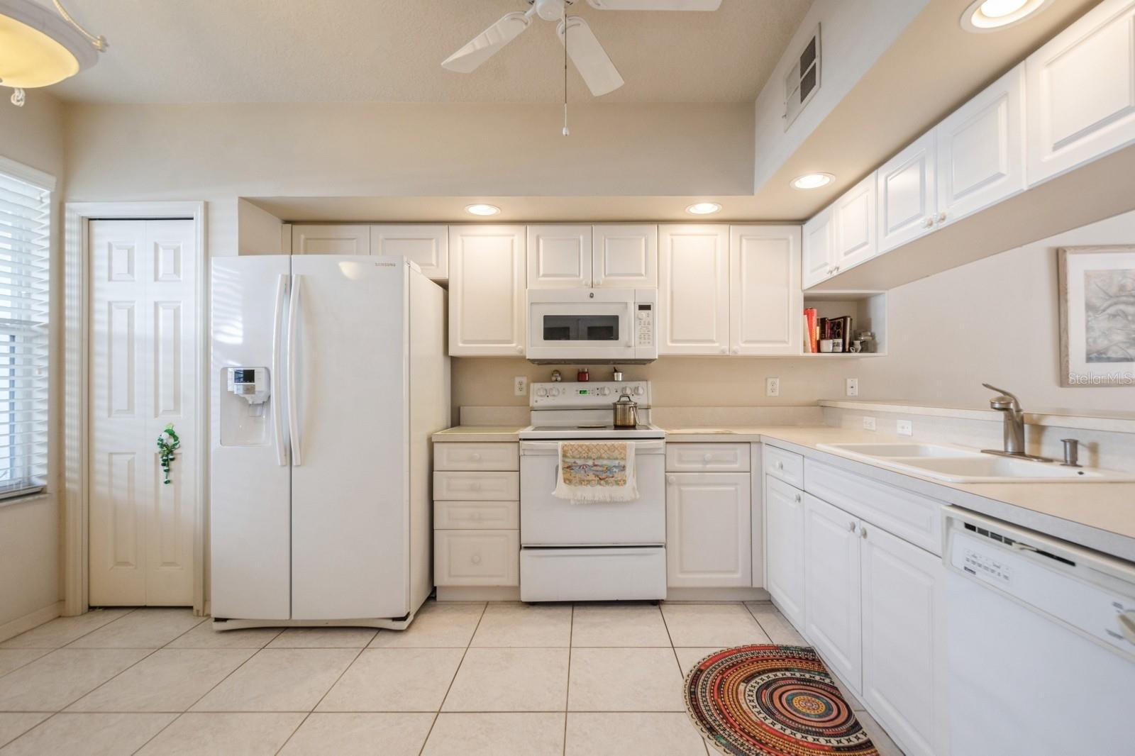 Spacious and bright kitchen