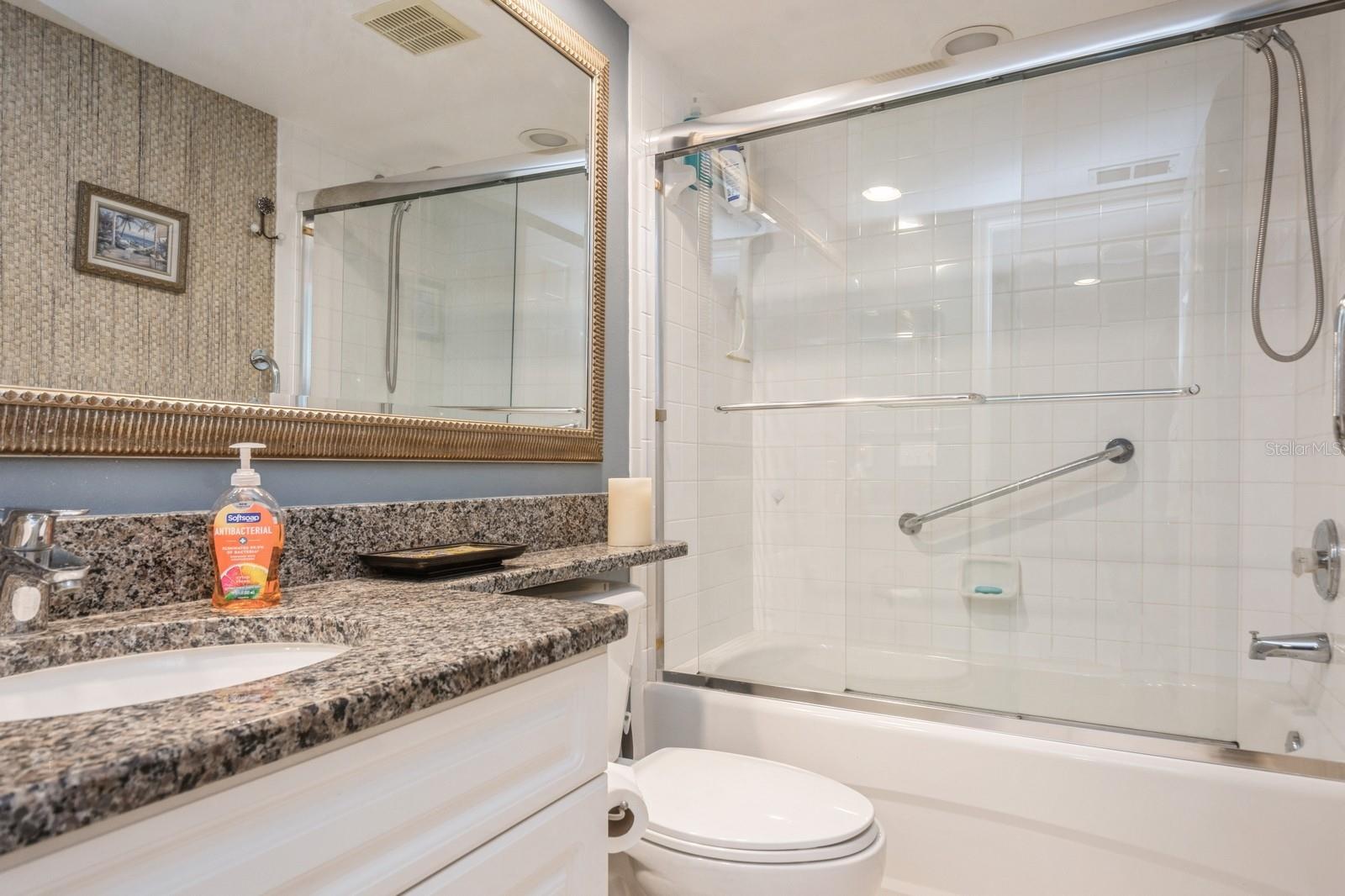 2nd bathroom with granite counter