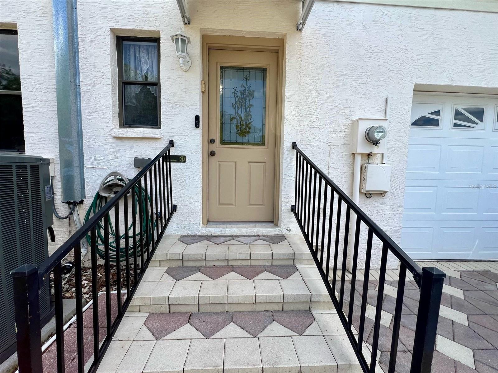 Side entrance into the laundry room