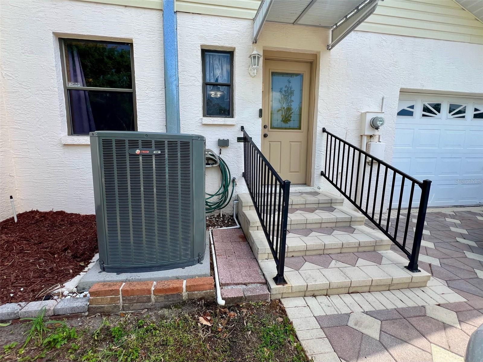 Side entrance into the laundry room