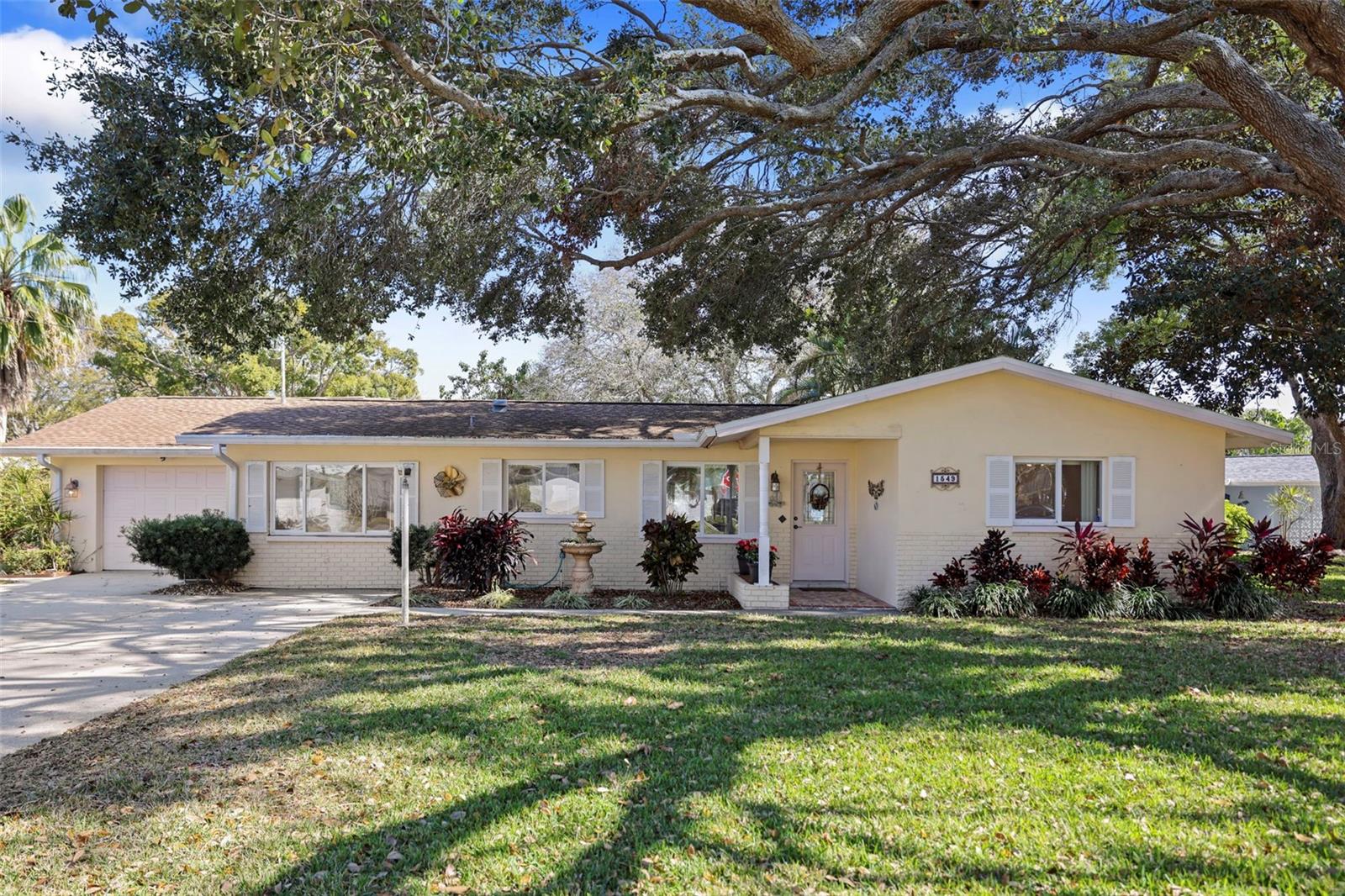 1549 San Christopher Dr., Dunedin, FL 2 Bed, 2 Bath, 1 car garage with Lake view - Non - Evac Zone