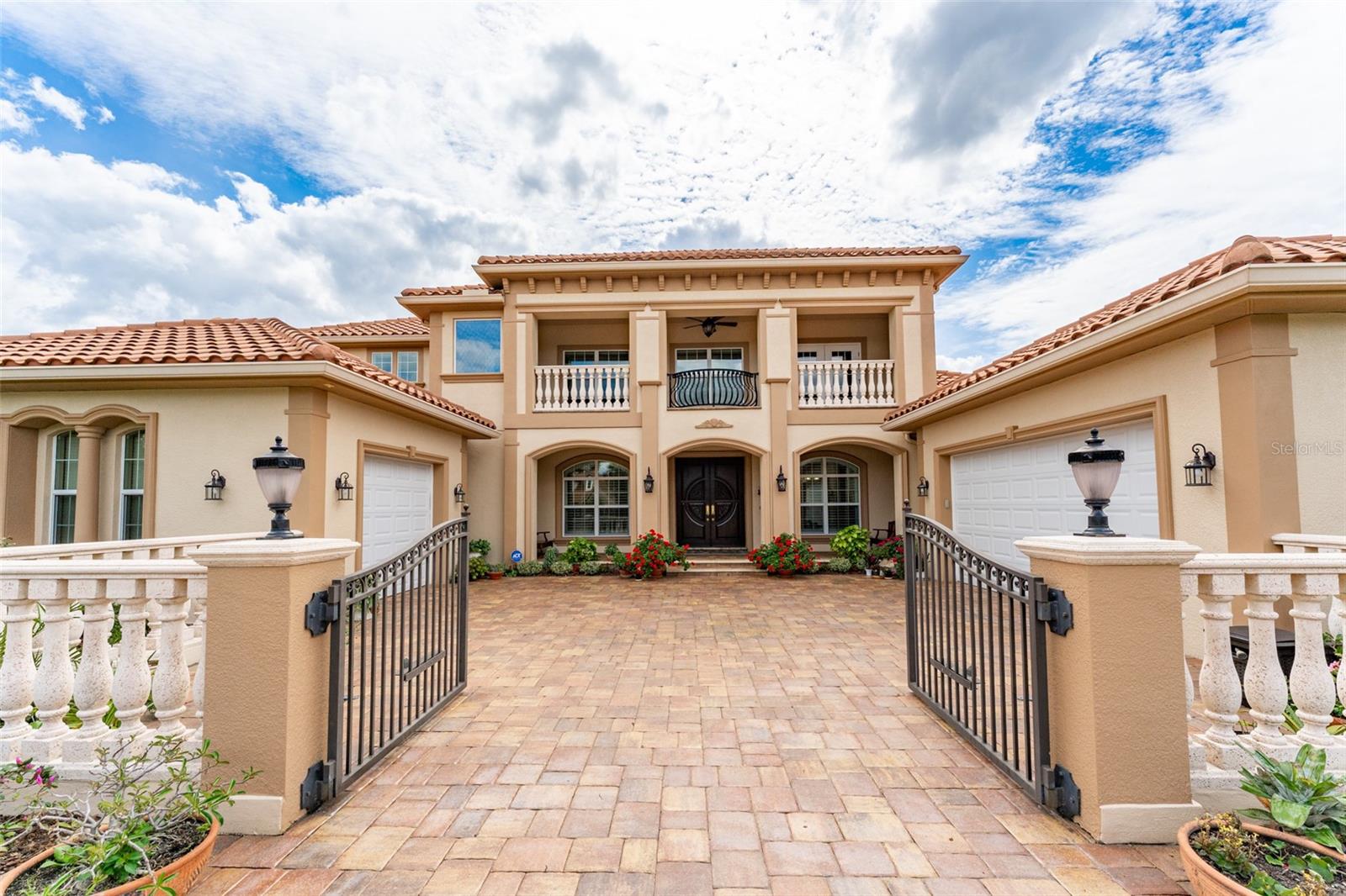 Tremron Mega Old Town Brick Paved Front Entrance with Gated Courtyard