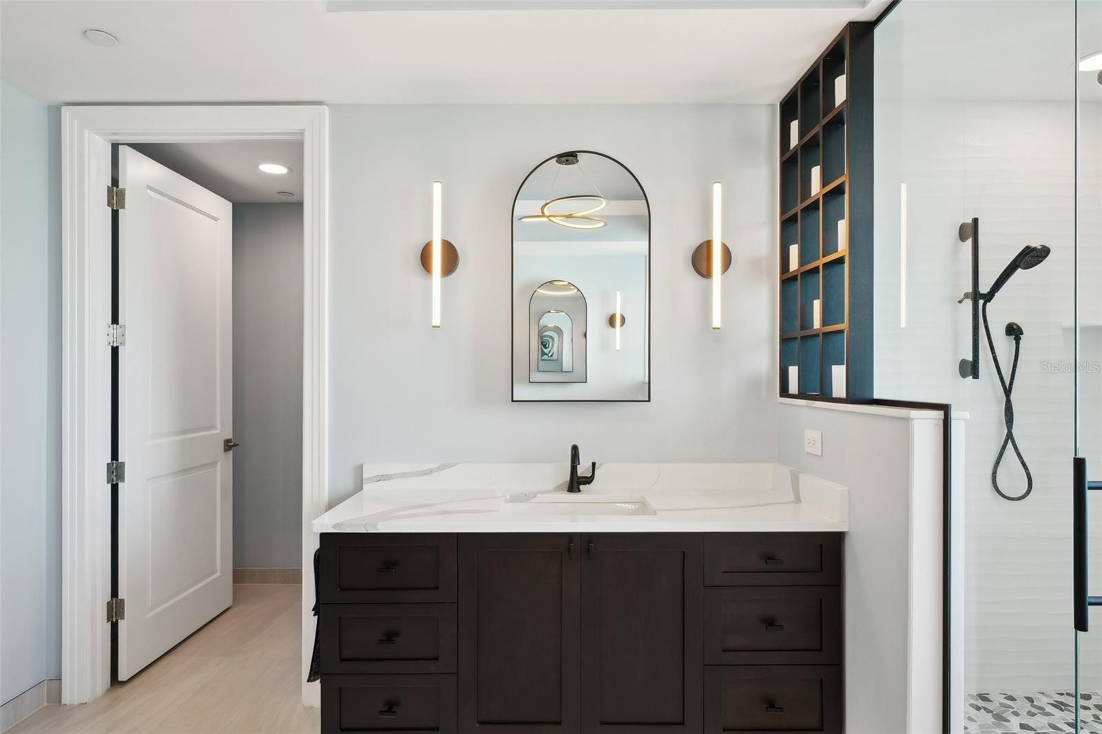 Primary suite bath with natural lighting